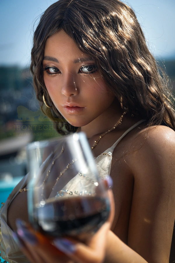 Junge Süße Sexpuppe Mit Braunen Haaren Junge Süße Sexpuppe Mit Braunen Haaren