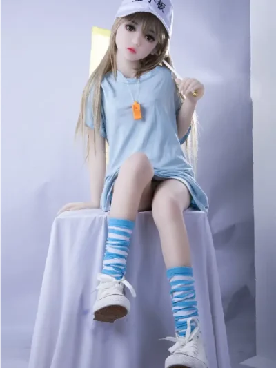 Asiatische Mini Sexpuppe mit festem Po