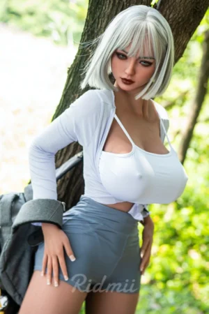 Hybrid Sexpuppen Porträt zeigt realistische Perücke und ROS Kopf.