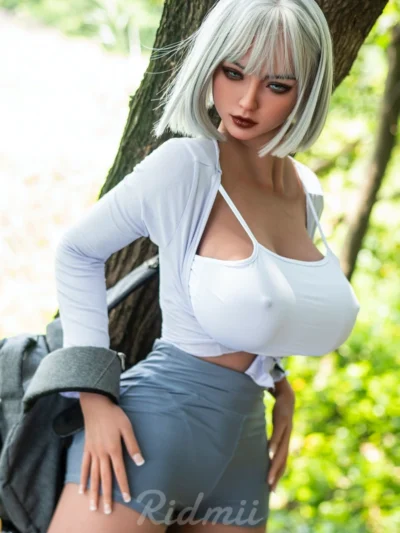 Hybrid Sexpuppen Porträt zeigt realistische Perücke und ROS Kopf.