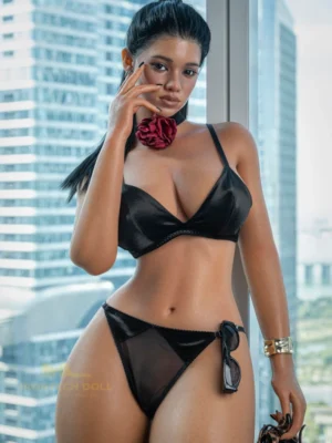 Realistische Sexpuppe mit ROS MAX head und glattem braunem Haar.