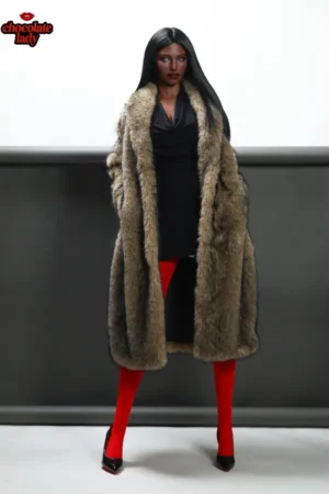 166cm Vollsilikon-Sexpuppe Naomi in Modell-Pose.